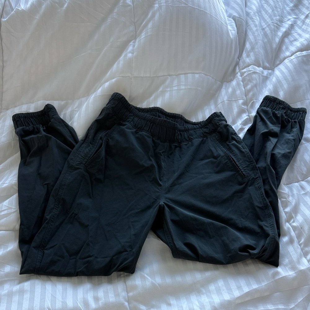 Lululemon nylon gray joggers with pockets size 2